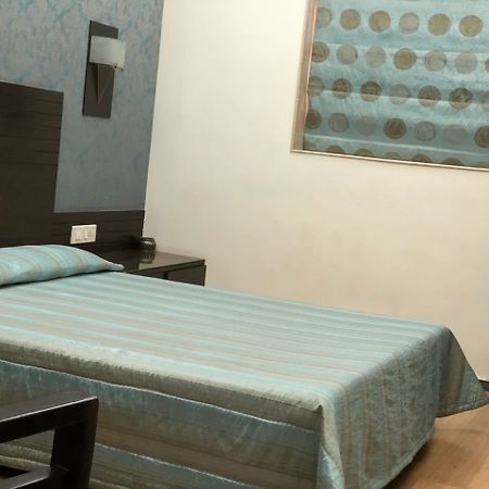 מומביי Hotel Sweet Home מראה חיצוני תמונה
